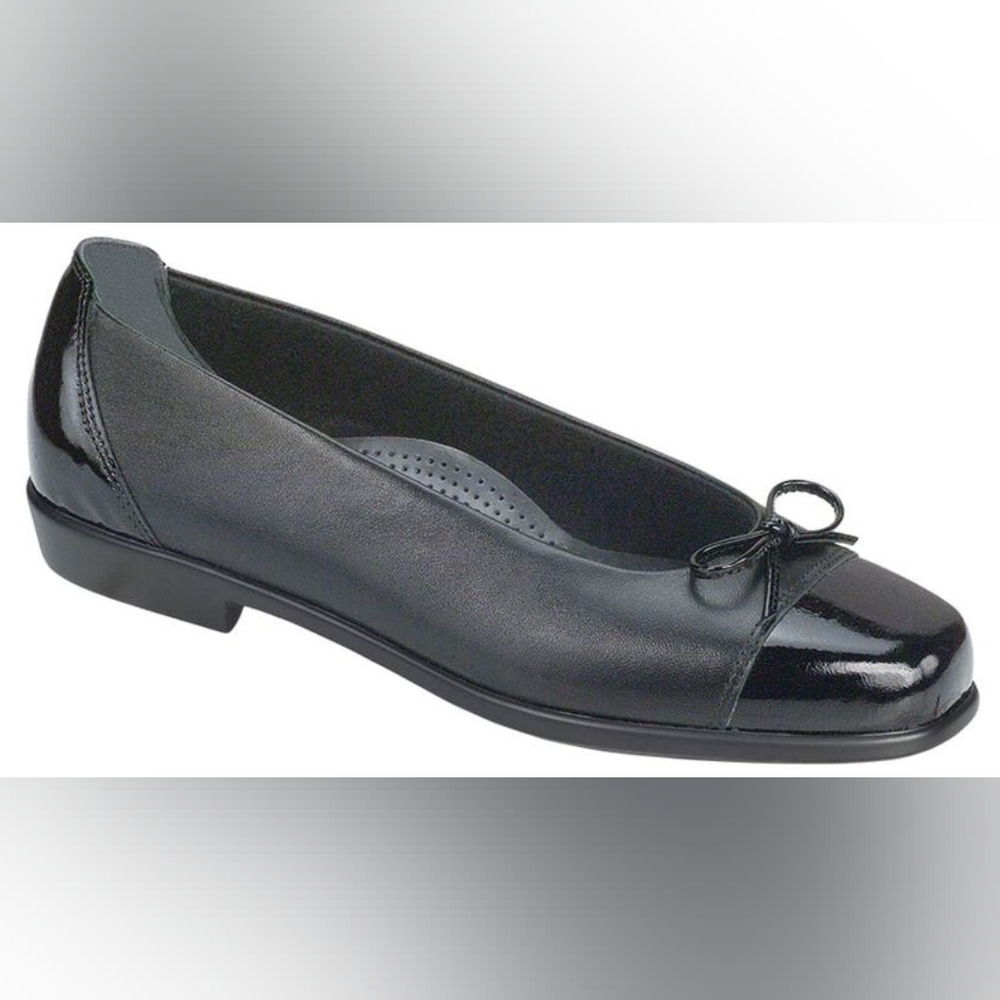 SAS shoes black slip on loafers low heel Women 8.5 W wide